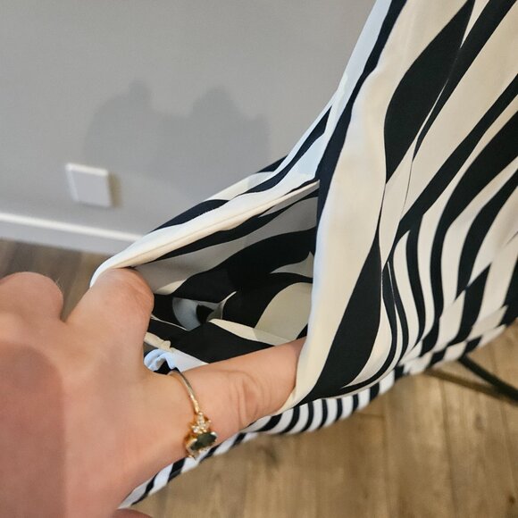 Strapless Picnic Mini w/ Pockets - Picture 3 of 5